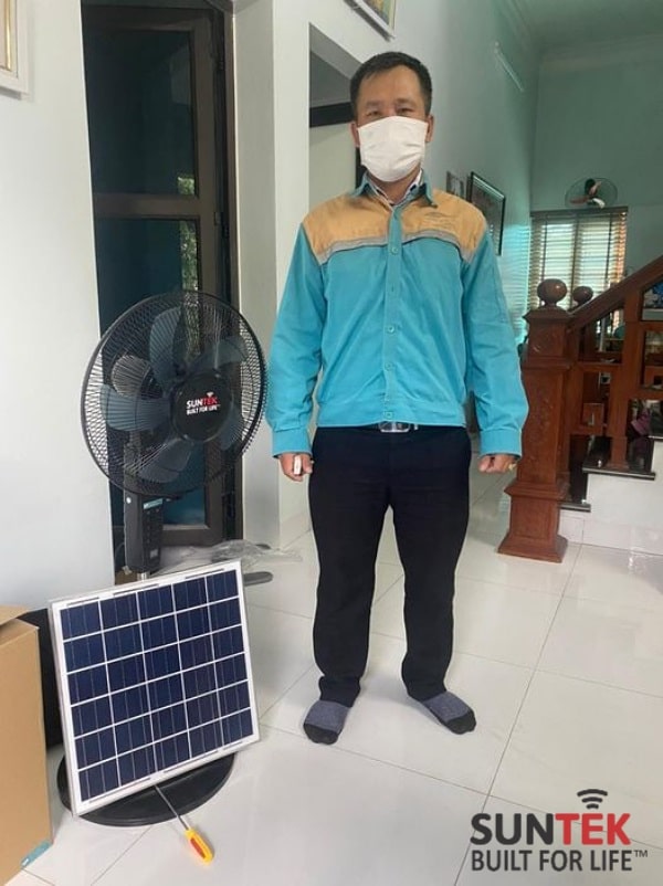 quạt năng lượng mặt trời giá bao nhiêu